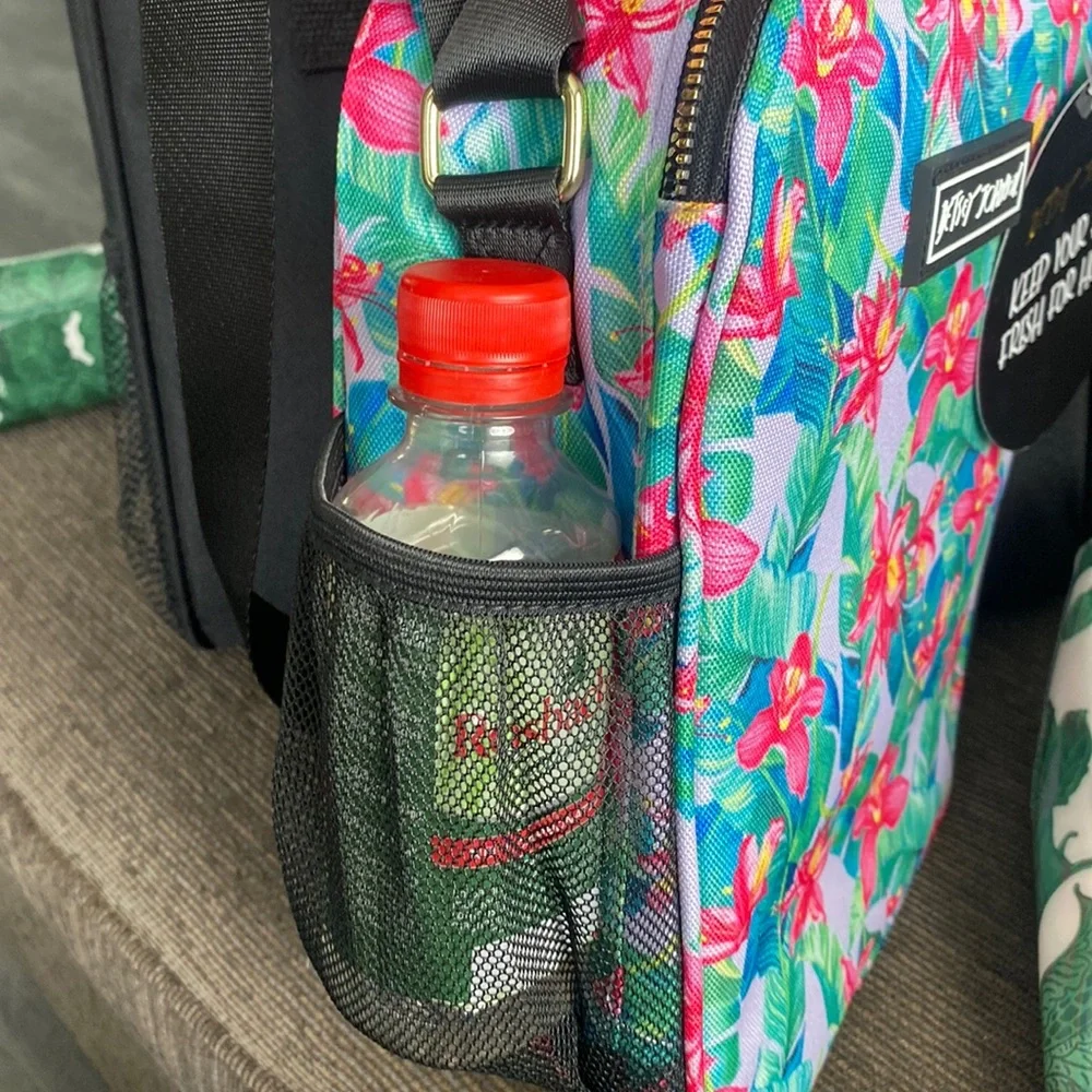 🆕🌸Betsey Johnson Lunch Tote, “Floral”. - Picture 3 of 9